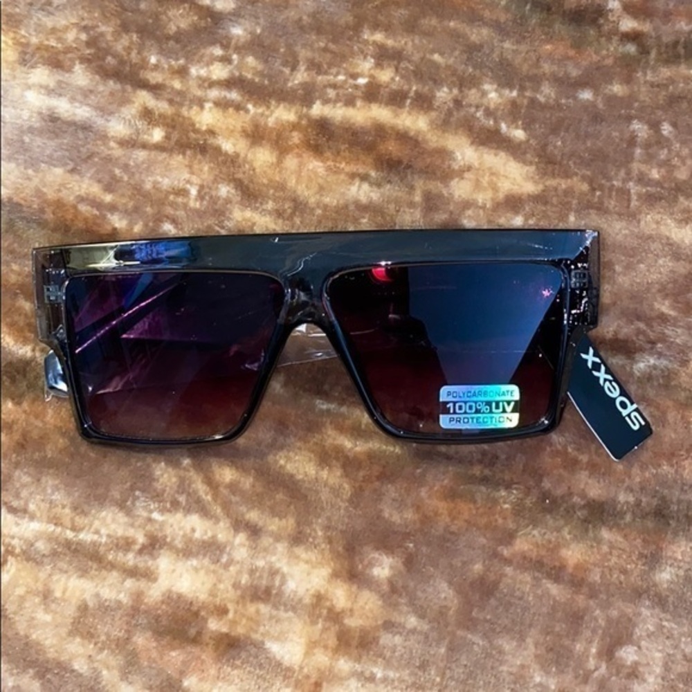 OVERSIZED SUNGLASSES